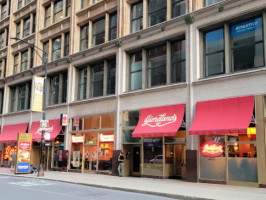 Giordano's outside