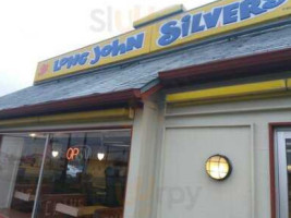 Long John Silver's inside