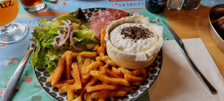 Le Bouche A Oreille food