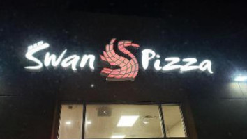 Red Swan Pizza food