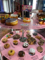 Voodoo Doughnut, Tres food