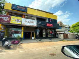 Arafah Briyani outside