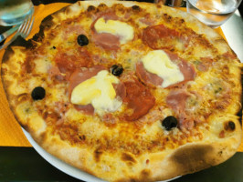 La Pizzetta food