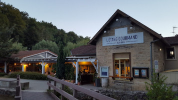 L'etang gourmand outside