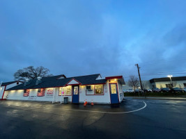 Allie's Donuts outside