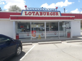 Blake's Lotaburger outside