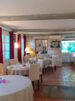 Auberge Des Enclos inside