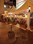 La Traviata outside