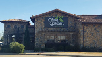 Olive Garden Italian outside