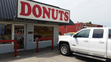 Nocona Donuts outside