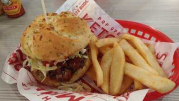 Red Robin's Burger Works food