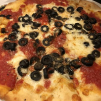 Albivi's Brick Oven Pizza food