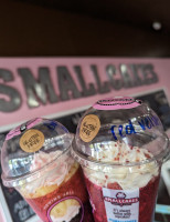 Smallcakes Cupcakery food