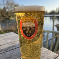 The Boathouse At Boulters Lock food