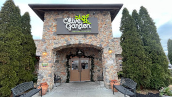 Olive Garden Italian outside