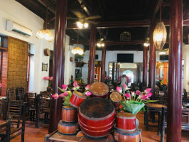 Cua Đồng Không Tên inside