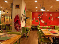 Taqueria La Quebradora inside