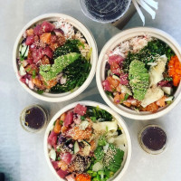 Pola Poke Bowls food