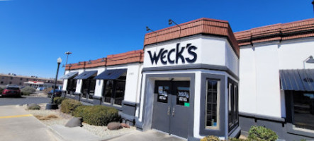 Weck’s outside