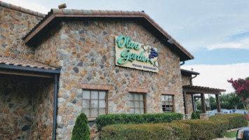 Olive Garden Prattville outside