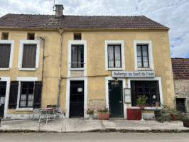 Auberge au Bord de l'Eau outside