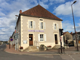 Auberge Gourmande outside