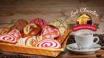 Los Claveles Bakery food