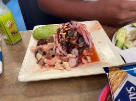 Mariscos Vuelve A La Vida food