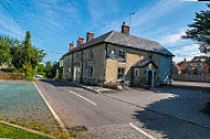 Fiddleford Inn outside