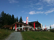 Hahnenkamm Stuberl outside