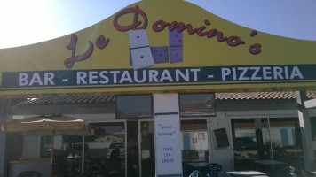 Le Domino's outside