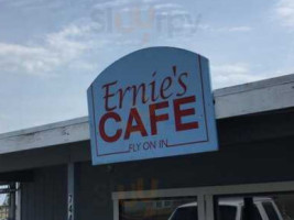 Ernie's Cafe outside