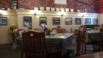 Ellie's Country Kitchen inside