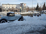 Gwennies Old Alaska Restaurant outside