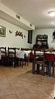 Pizzeria Trattoria Al Cavallino inside