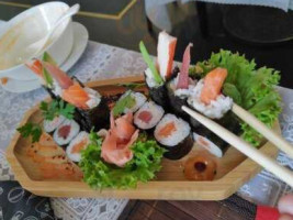 Winha Sushi food