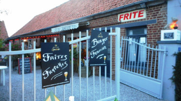 Friterie Francky outside