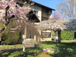 La Vieille Ferme outside