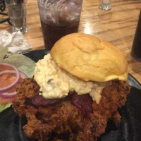 Walton's Smokehouse And Southern Kitchen food