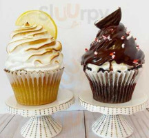 Luli's Cupcakes food