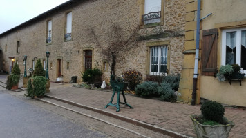 Ferme-Auberge Chantereine outside