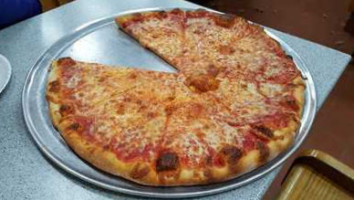 Pino's Pizza food