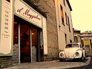 Il Maggiolino outside