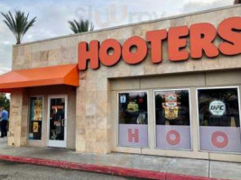 Hooters inside