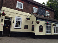 The Red Lion Inn outside