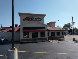 Pizza Hut outside