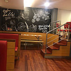 Pizza Hut Coimbra inside