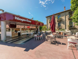 Haeagen-dazs inside