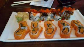 Sushi Damo food