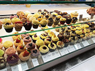 Lola's Cupcakes food